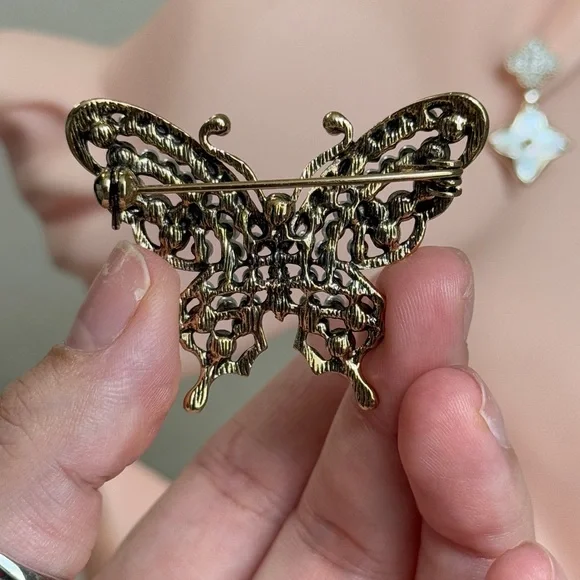⚜️ Elegant Gold and Silver Butterfly Brooch - Picture 5 of 8